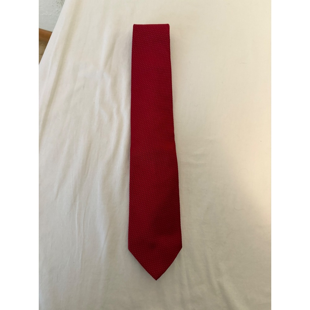 Brooks Brothers 346 Mens Red Micro Weave Pure Silk Necktie Made in USA Classic
